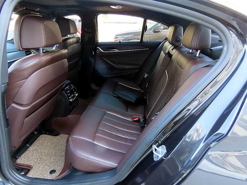 BMW 5-Series — photo 06