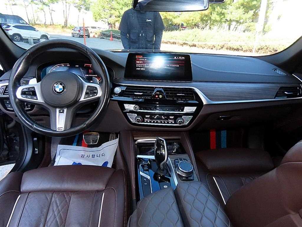 BMW 5-Series — photo 07
