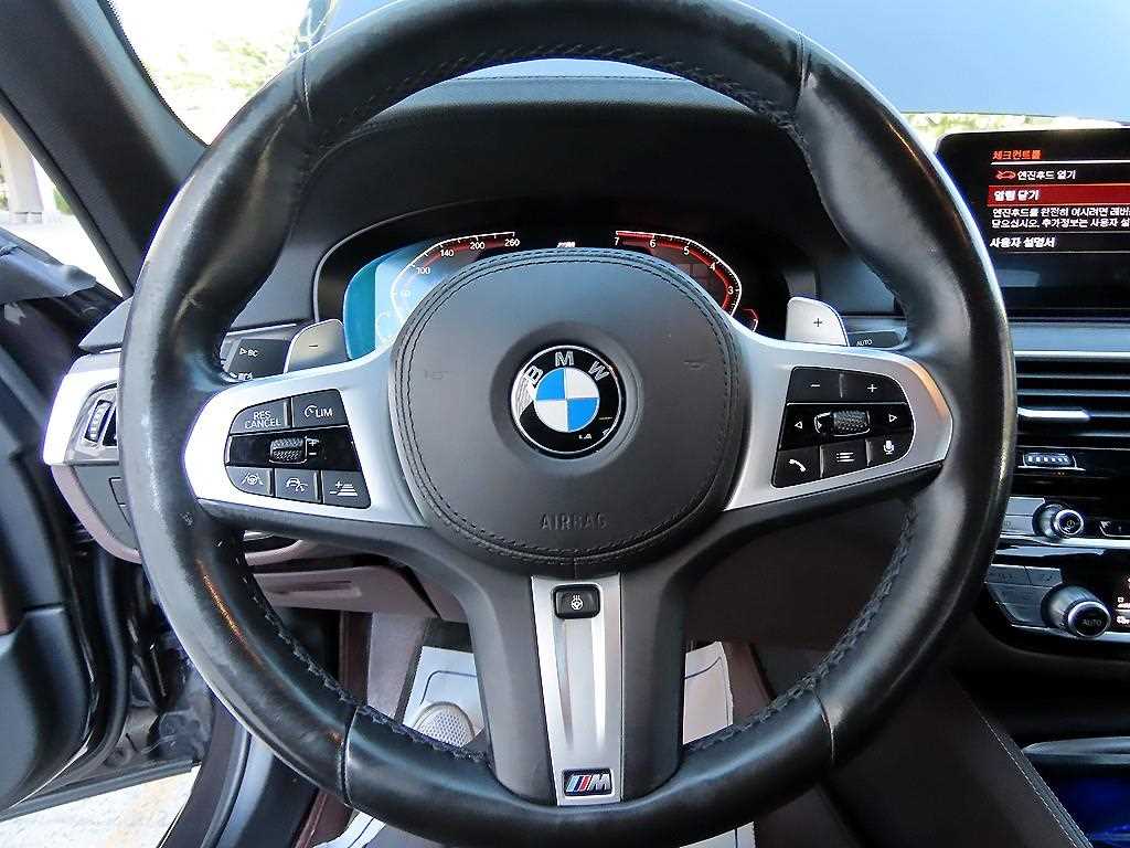 BMW 5-Series — photo 08