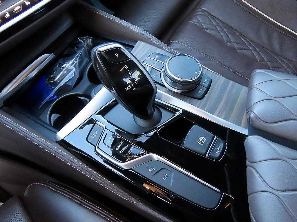 BMW 5-Series — photo 11
