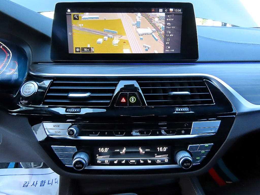 BMW 5-Series — photo 13