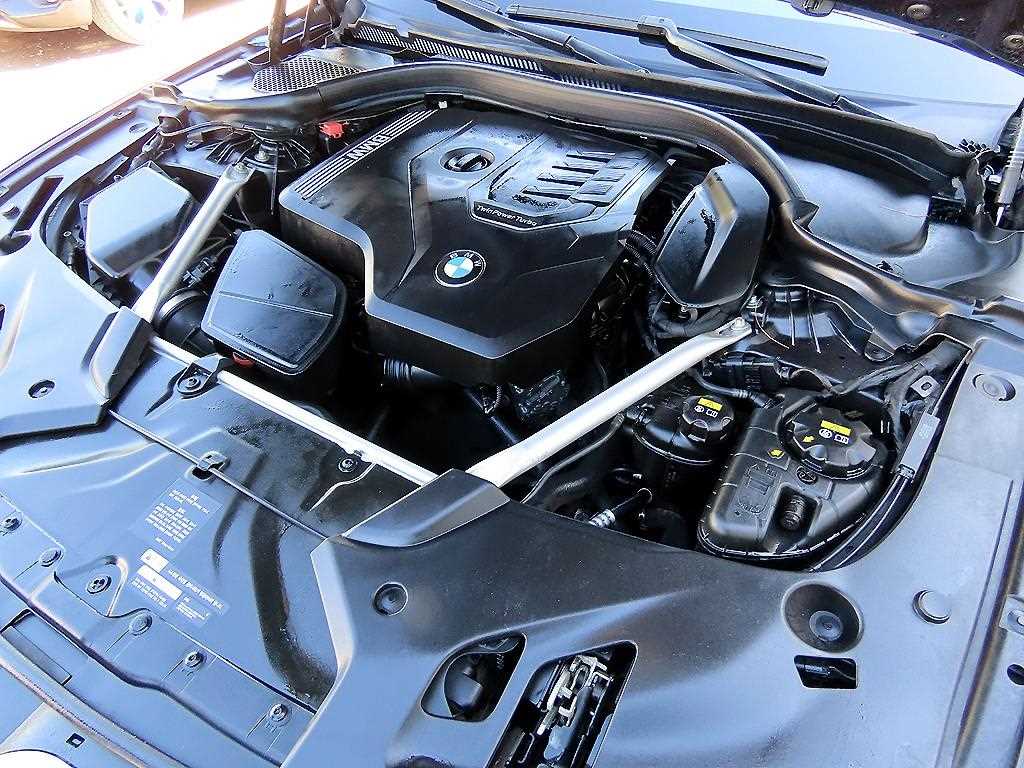 BMW 5-Series — photo 19