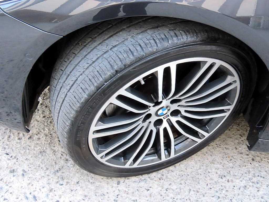 BMW 5-Series — photo 20