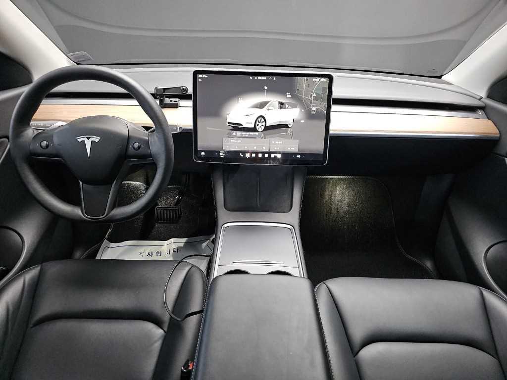 Tesla Model Y — photo 07