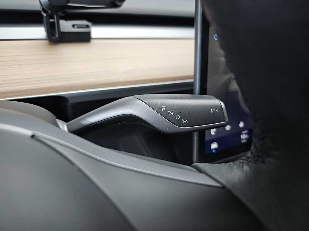 Tesla Model Y — photo 08