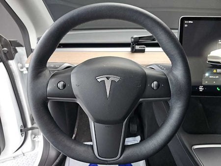 Tesla Model Y — photo 09