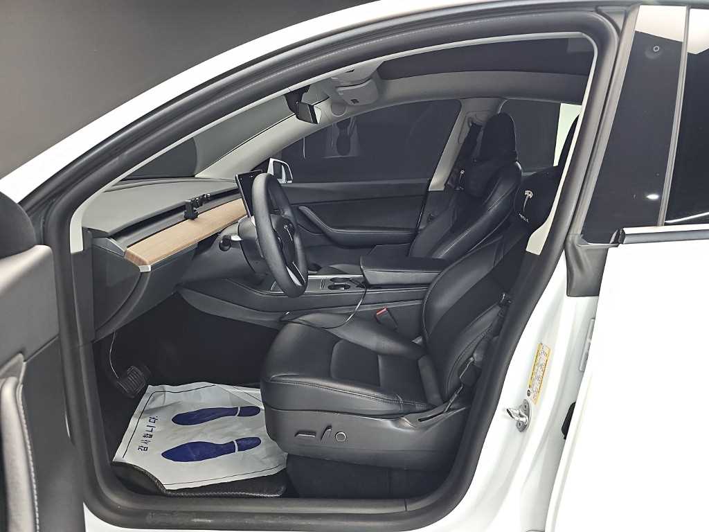 Tesla Model Y — photo 11