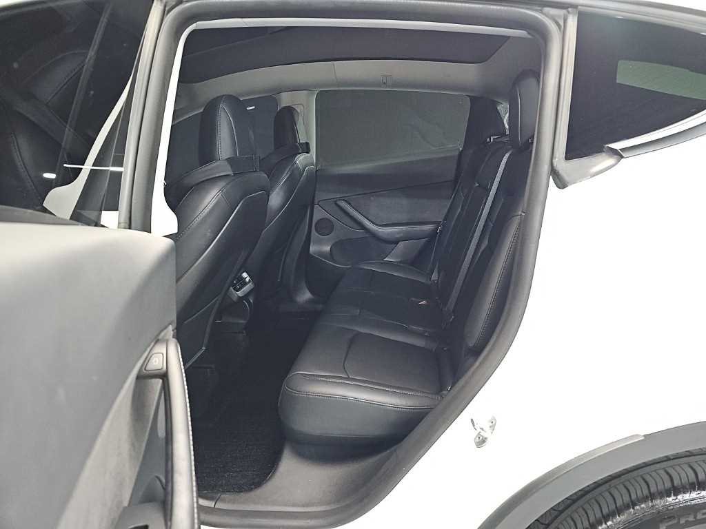 Tesla Model Y — photo 12
