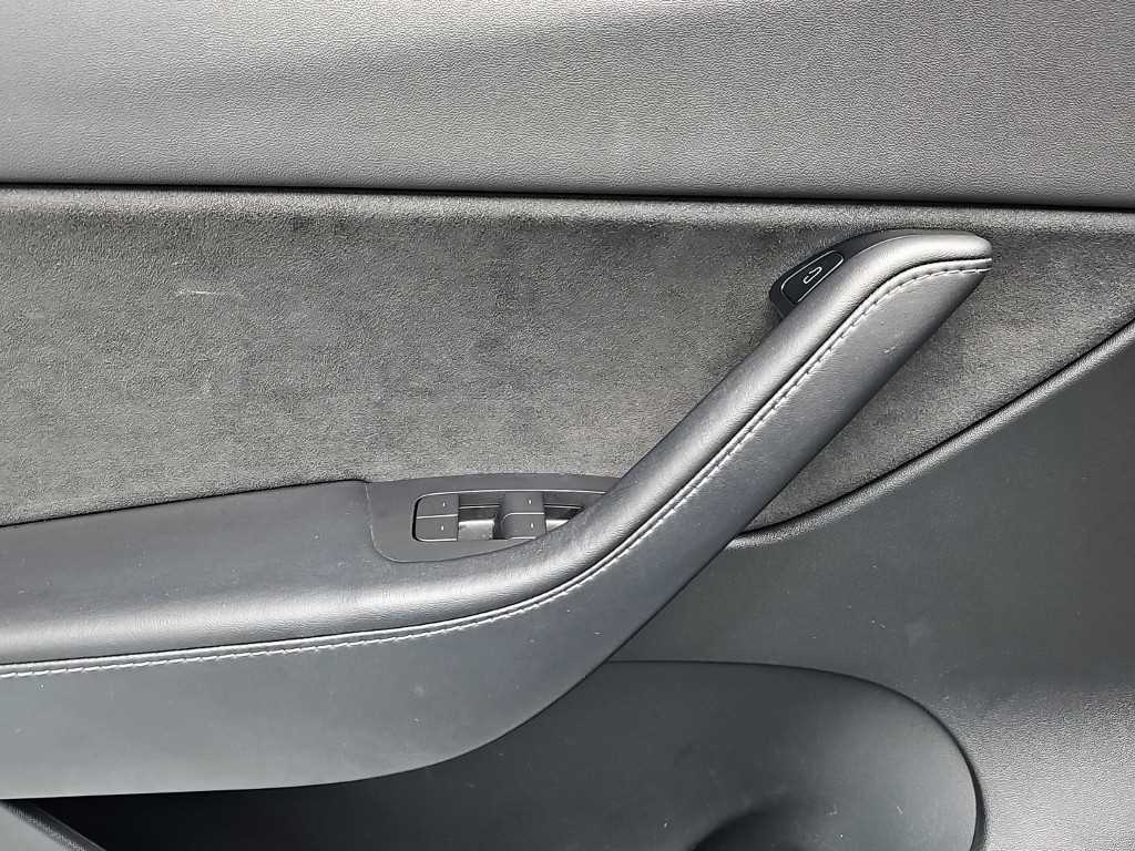 Tesla Model Y — photo 15