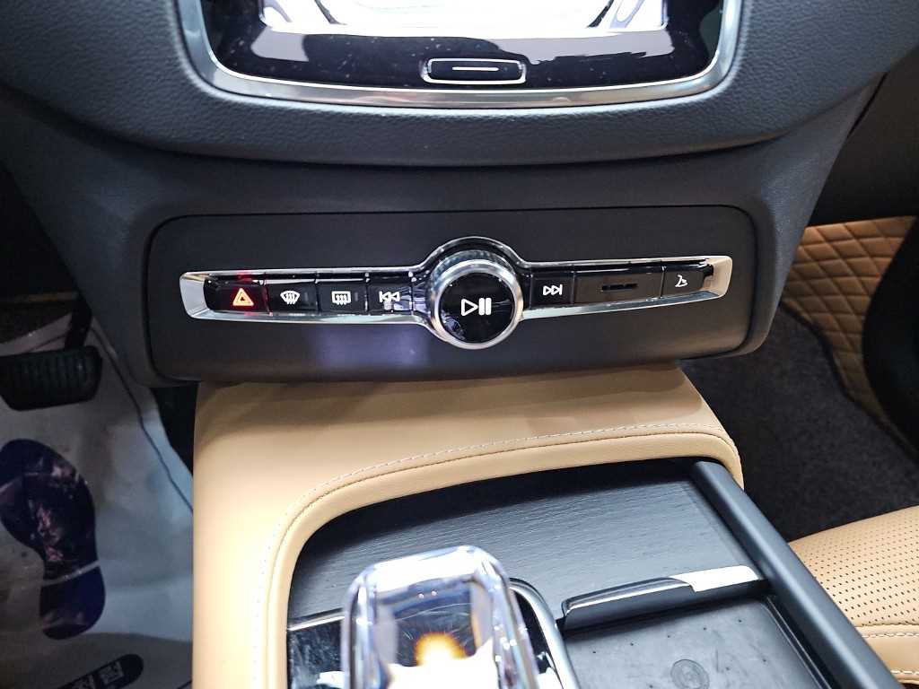 Volvo XC90 — photo 10