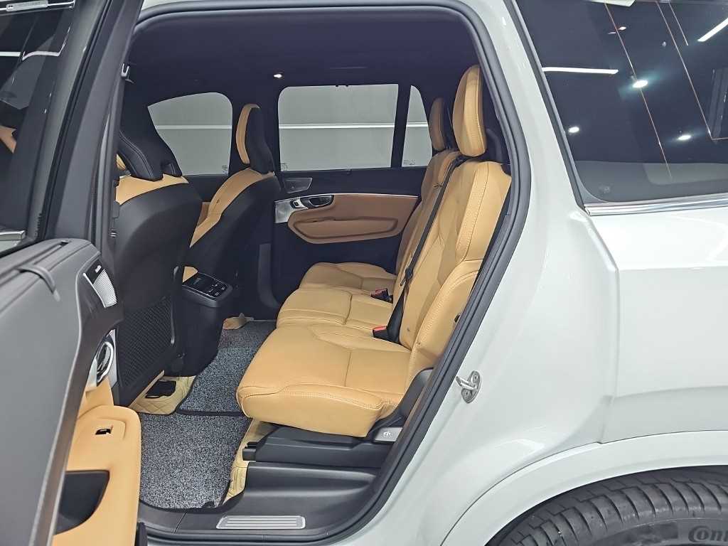 Volvo XC90 — photo 12