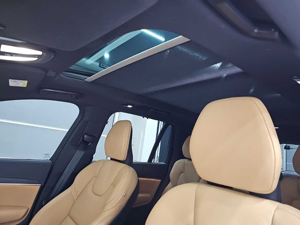 Volvo XC90 — photo 15