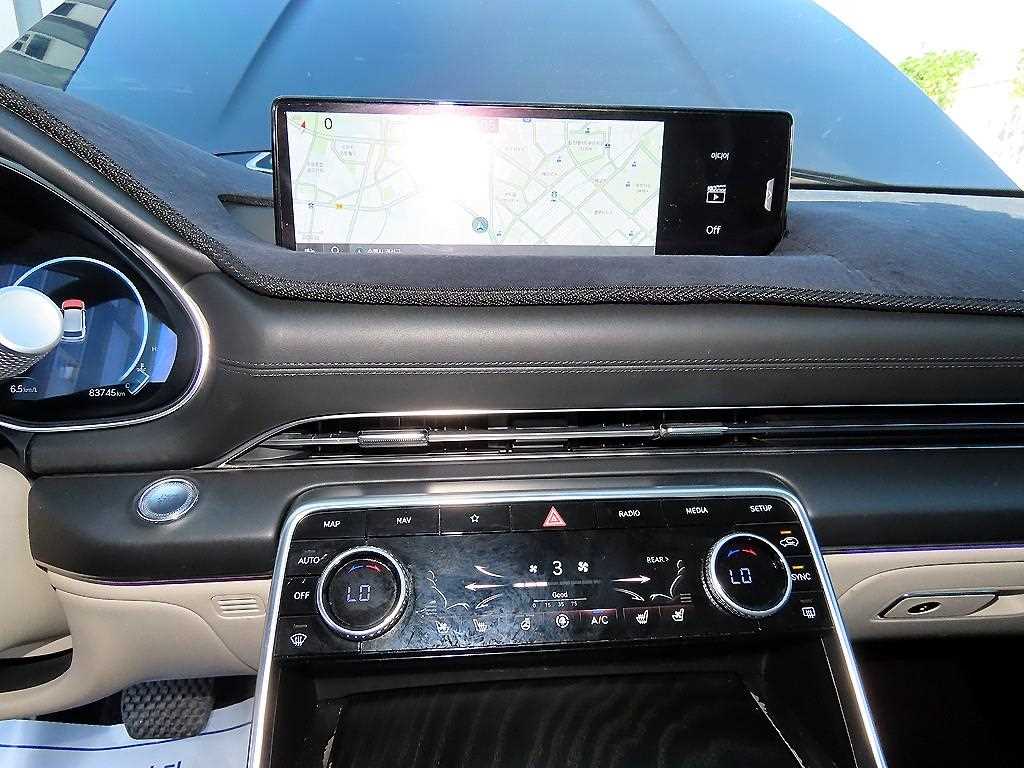 Genesis GV80 — photo 12