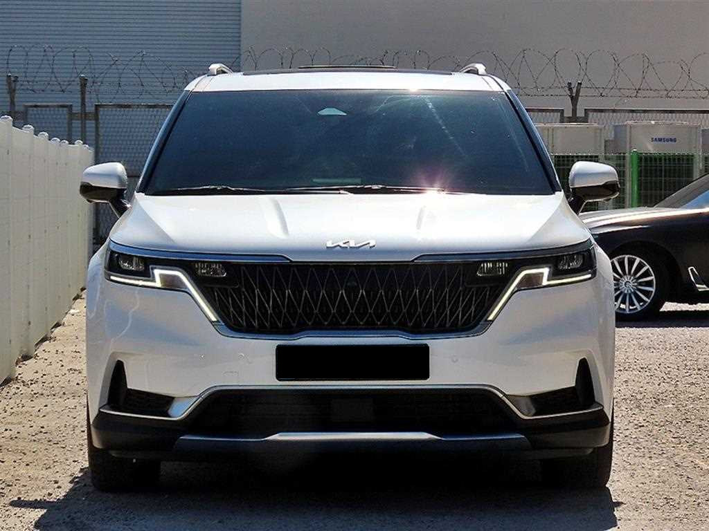 Kia Carnival — photo 01
