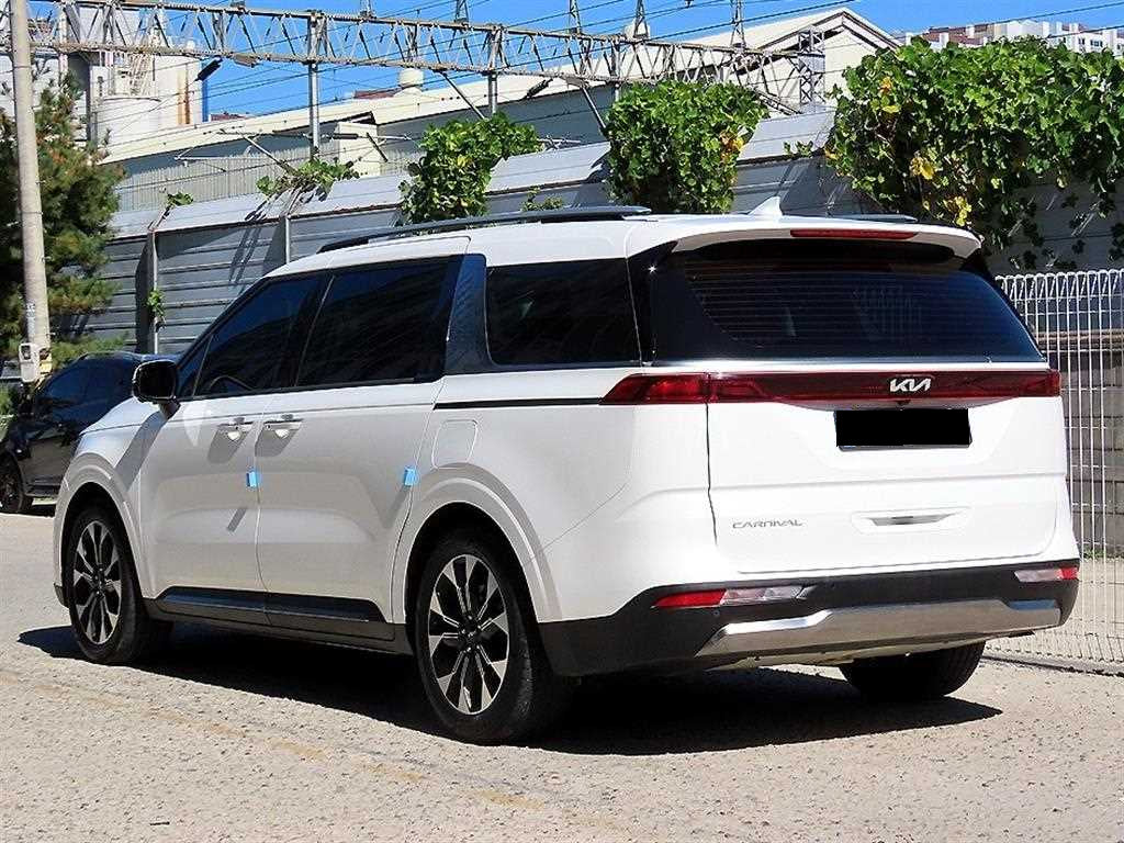 Kia Carnival — photo 03