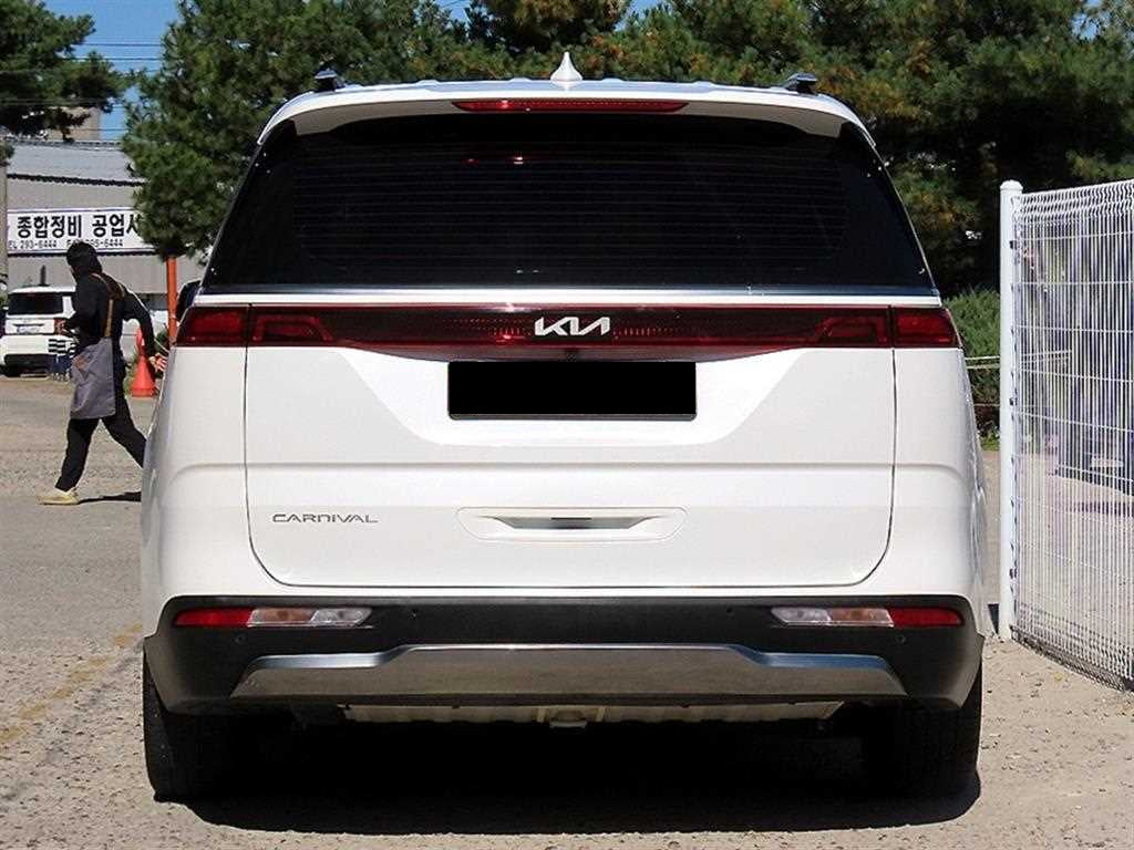 Kia Carnival — photo 04