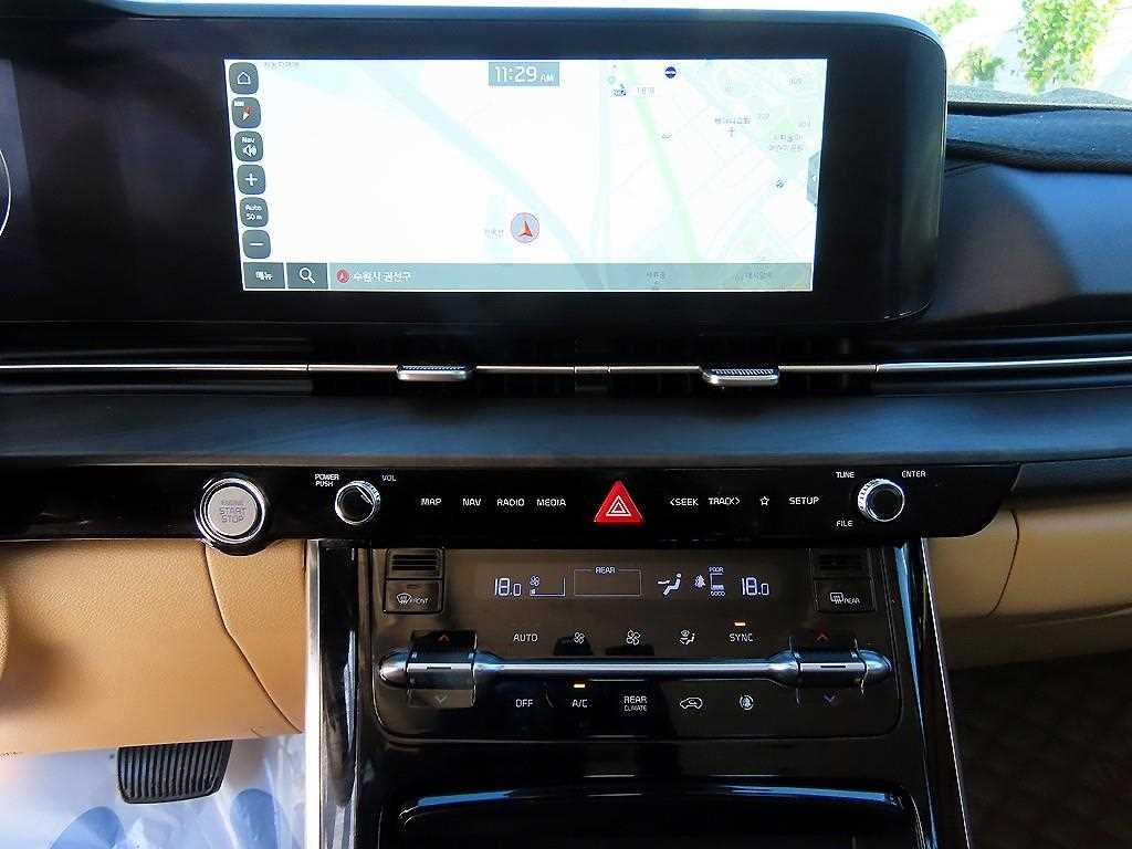 Kia Carnival — photo 12