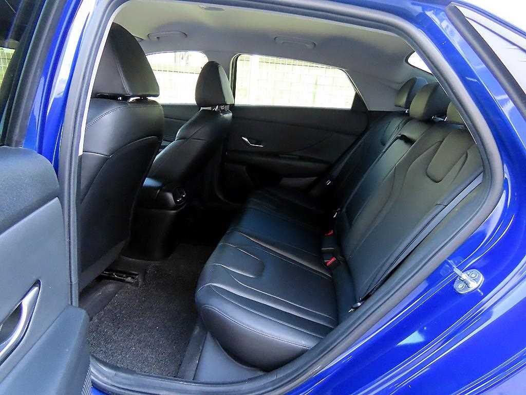Hyundai Avante — photo 06