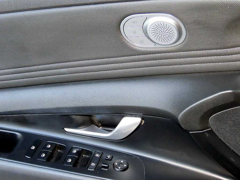 Hyundai Avante — photo 11