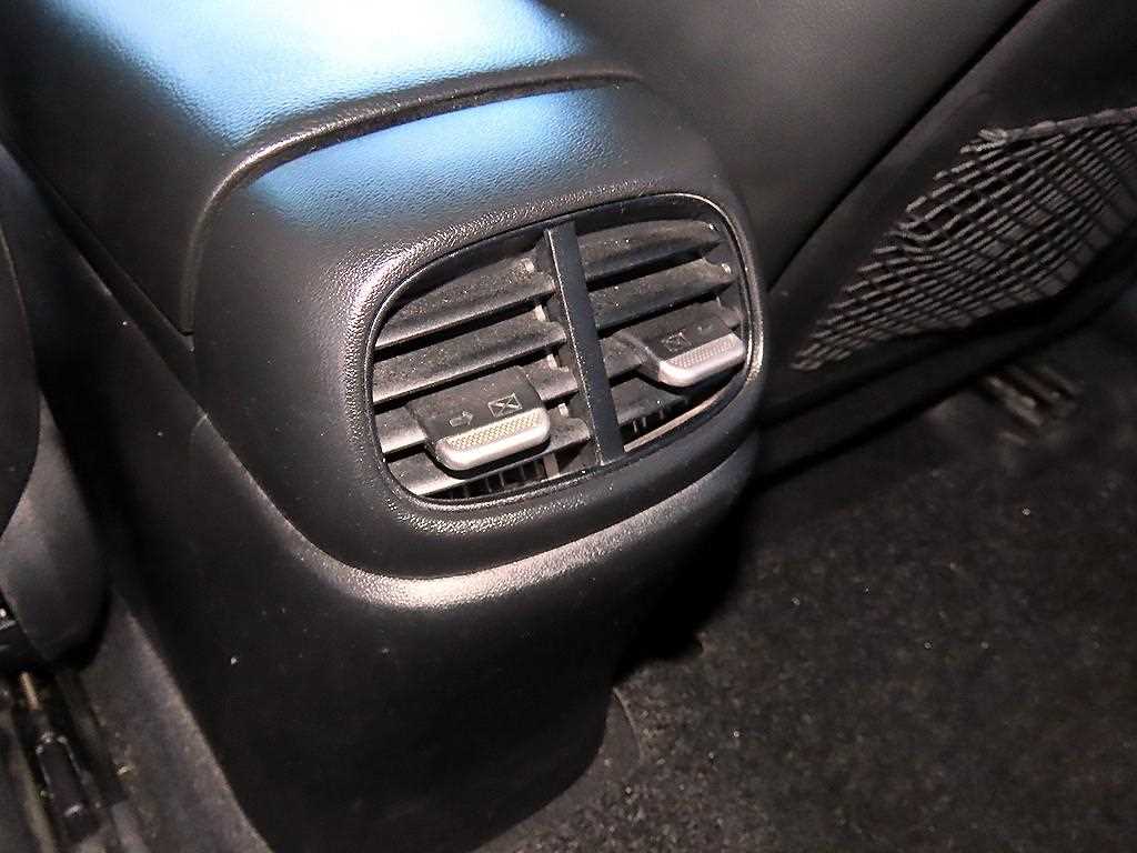 Hyundai Avante — photo 18