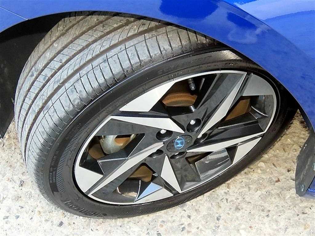 Hyundai Avante — photo 20