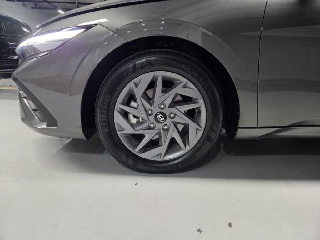 Hyundai Avante — photo 07