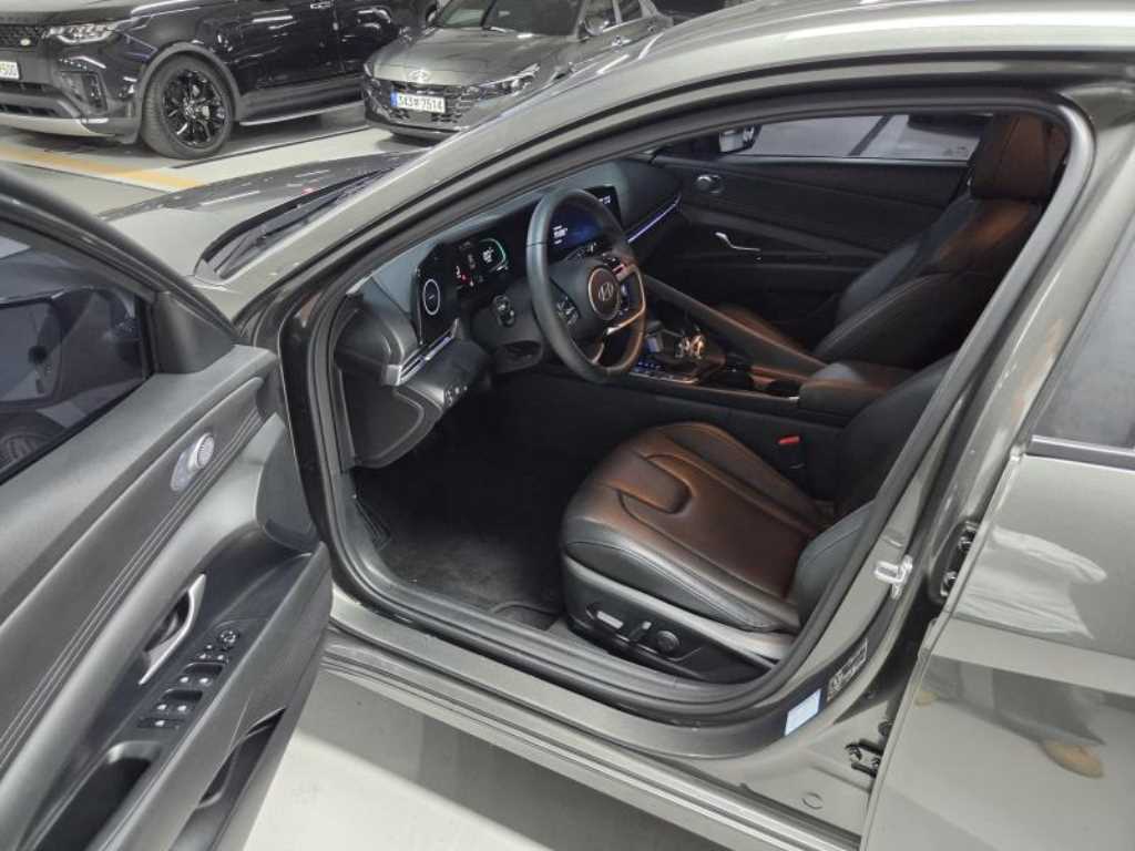 Hyundai Avante — photo 08