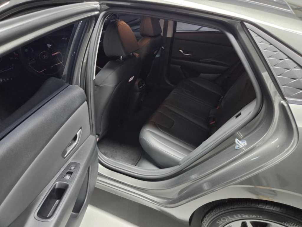Hyundai Avante — photo 09