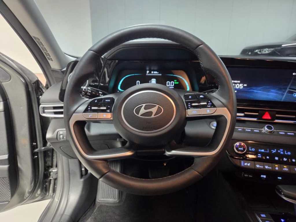 Hyundai Avante — photo 11