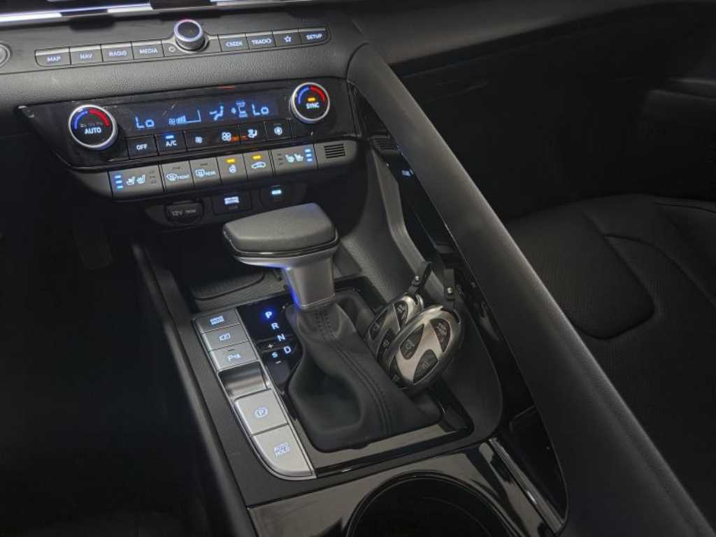 Hyundai Avante — photo 13