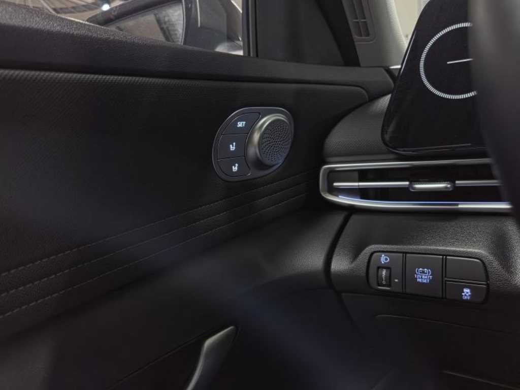 Hyundai Avante — photo 17