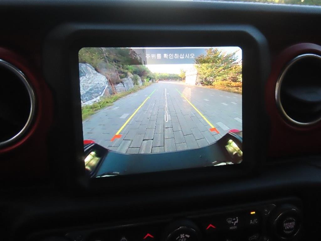 Jeep Gladiator — photo 09