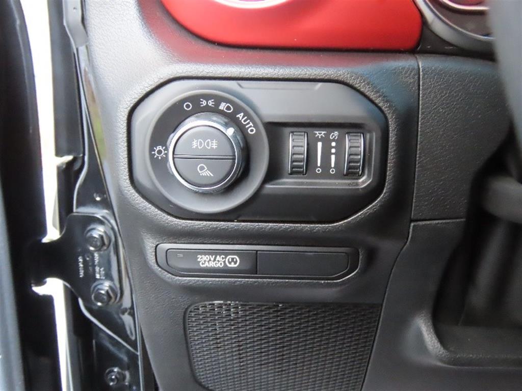 Jeep Gladiator — photo 12