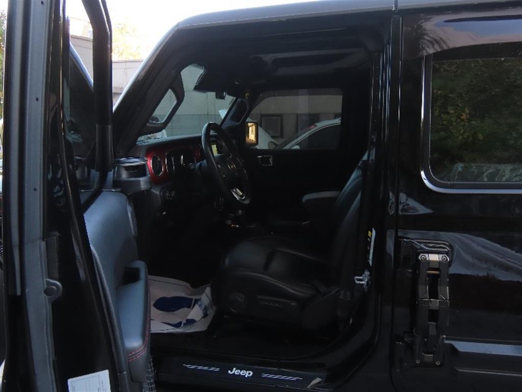 Jeep Gladiator — photo 13