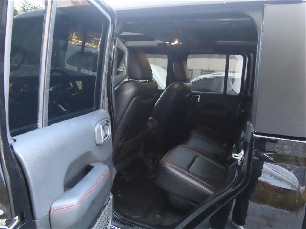Jeep Gladiator — photo 14