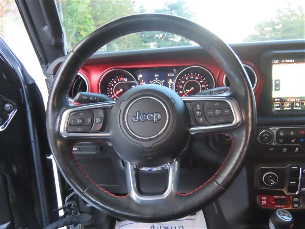 Jeep Gladiator — photo 15