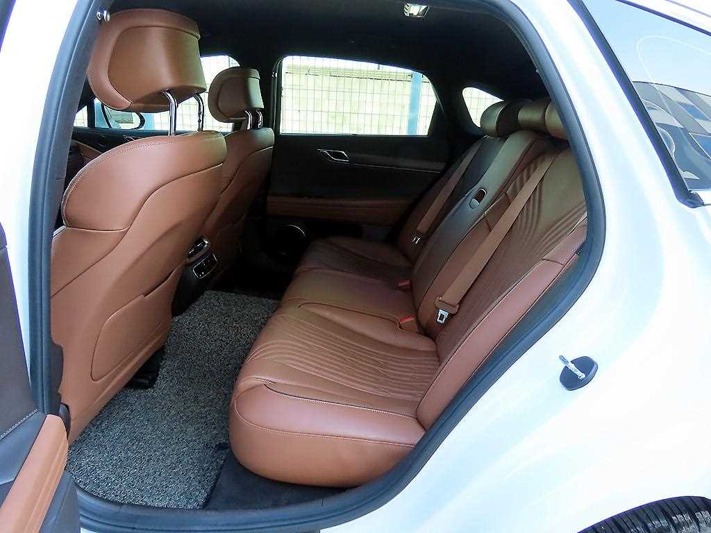 Genesis G80 — photo 06