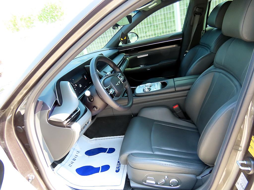 Genesis G90 — photo 05