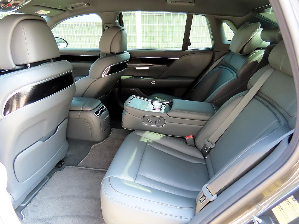 Genesis G90 — photo 06