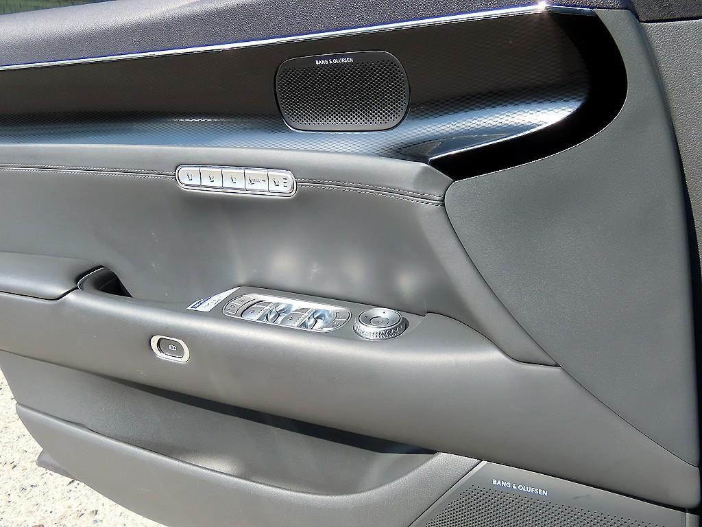 Genesis G90 — photo 12