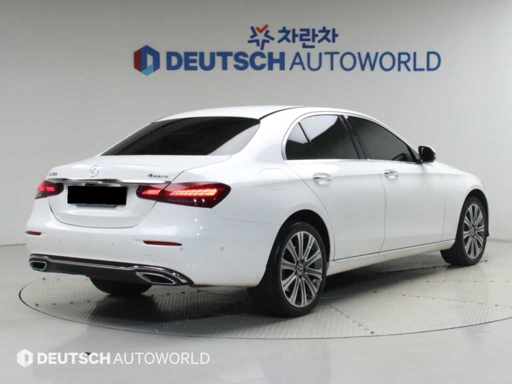 Mercedes-Benz E-Class — photo 02