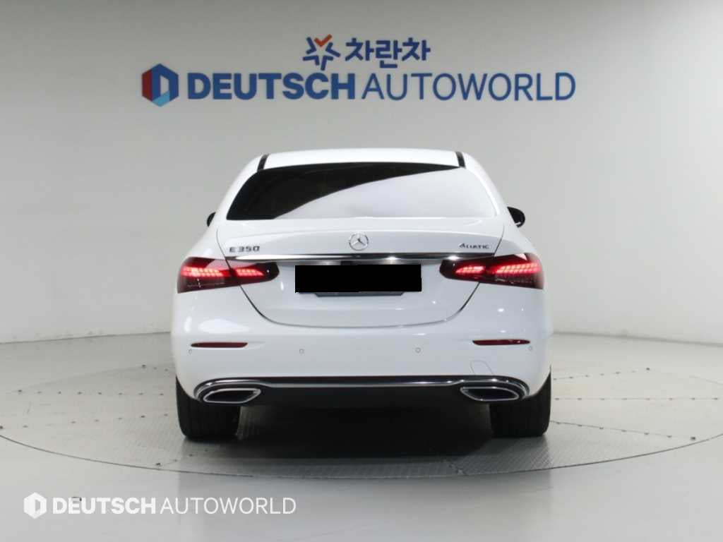 Mercedes-Benz E-Class — photo 04