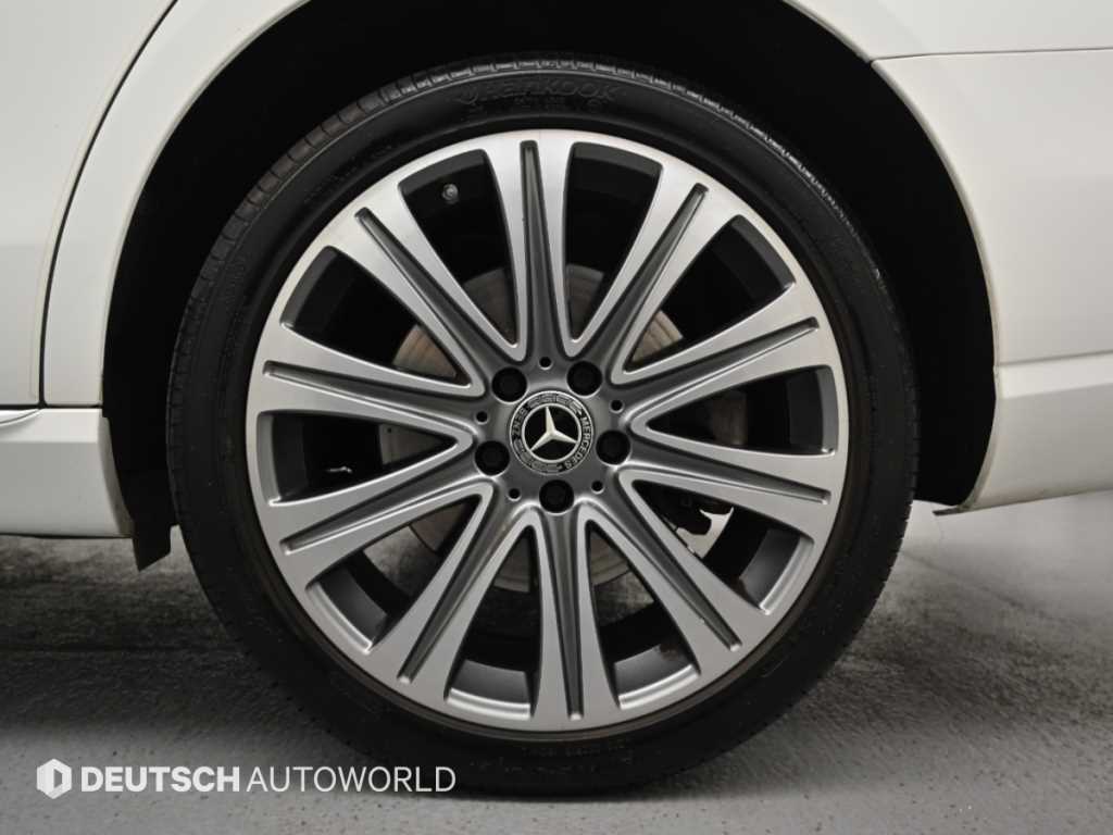 Mercedes-Benz E-Class — photo 05