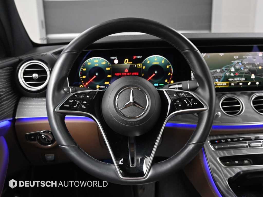 Mercedes-Benz E-Class — photo 13