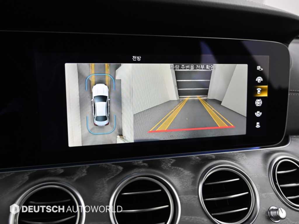 Mercedes-Benz E-Class — photo 15