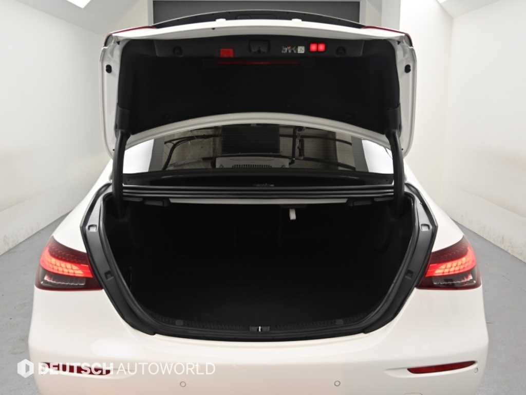 Mercedes-Benz E-Class — photo 19
