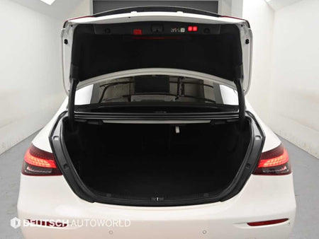 Mercedes-Benz E-Class — photo 19