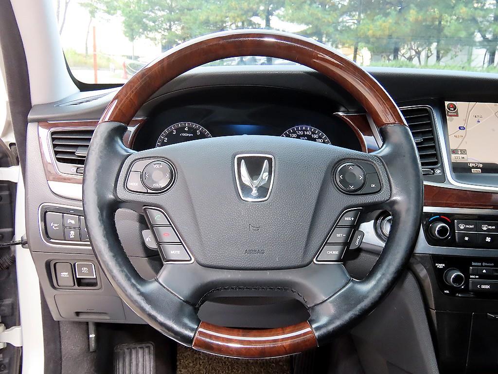 Hyundai Equus — photo 08