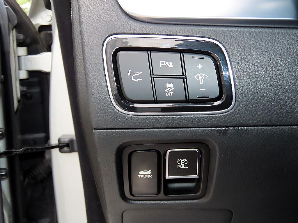 Hyundai Equus — photo 12