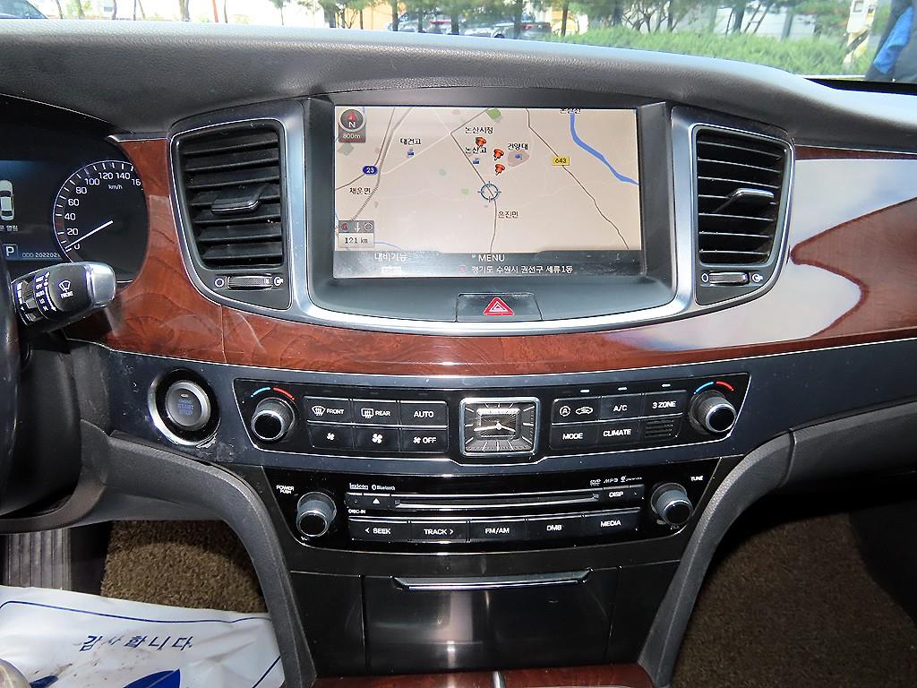 Hyundai Equus — photo 13